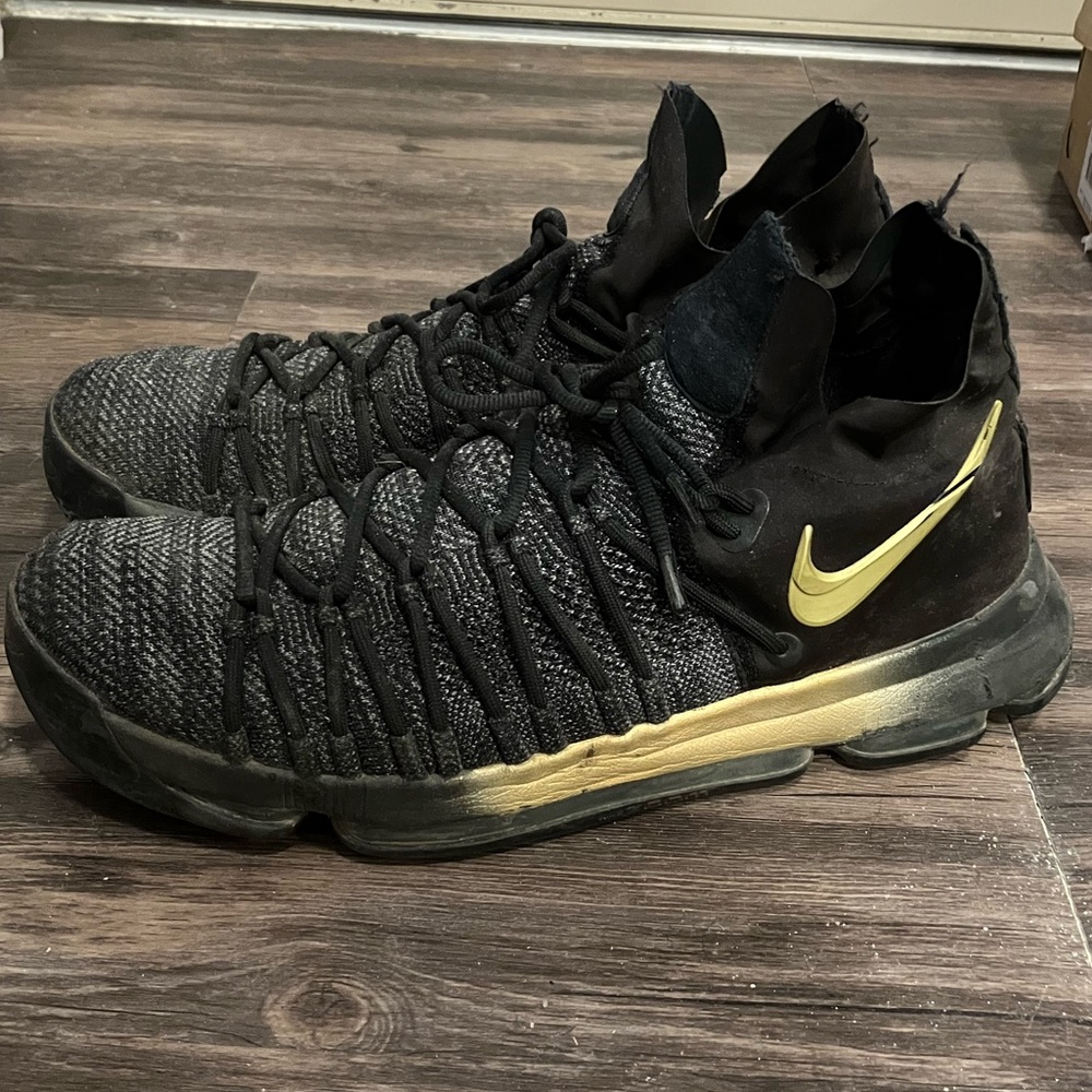*Beaters NIKE Black and Gold KD
